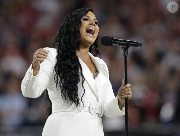 Demi Lovato chante l'hymne national avant le début du match du 54e Super Bowl au Hard Rock Stadium à Miami, Floride. Le 2 février 2020. ©John Angelillo/UPI/ABACAPRESS.COM