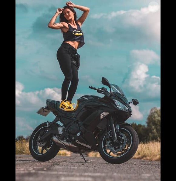 Jessica ("Koh-Lanta" 2015 et 2020), passionnée de moto sur son compte Instagram.