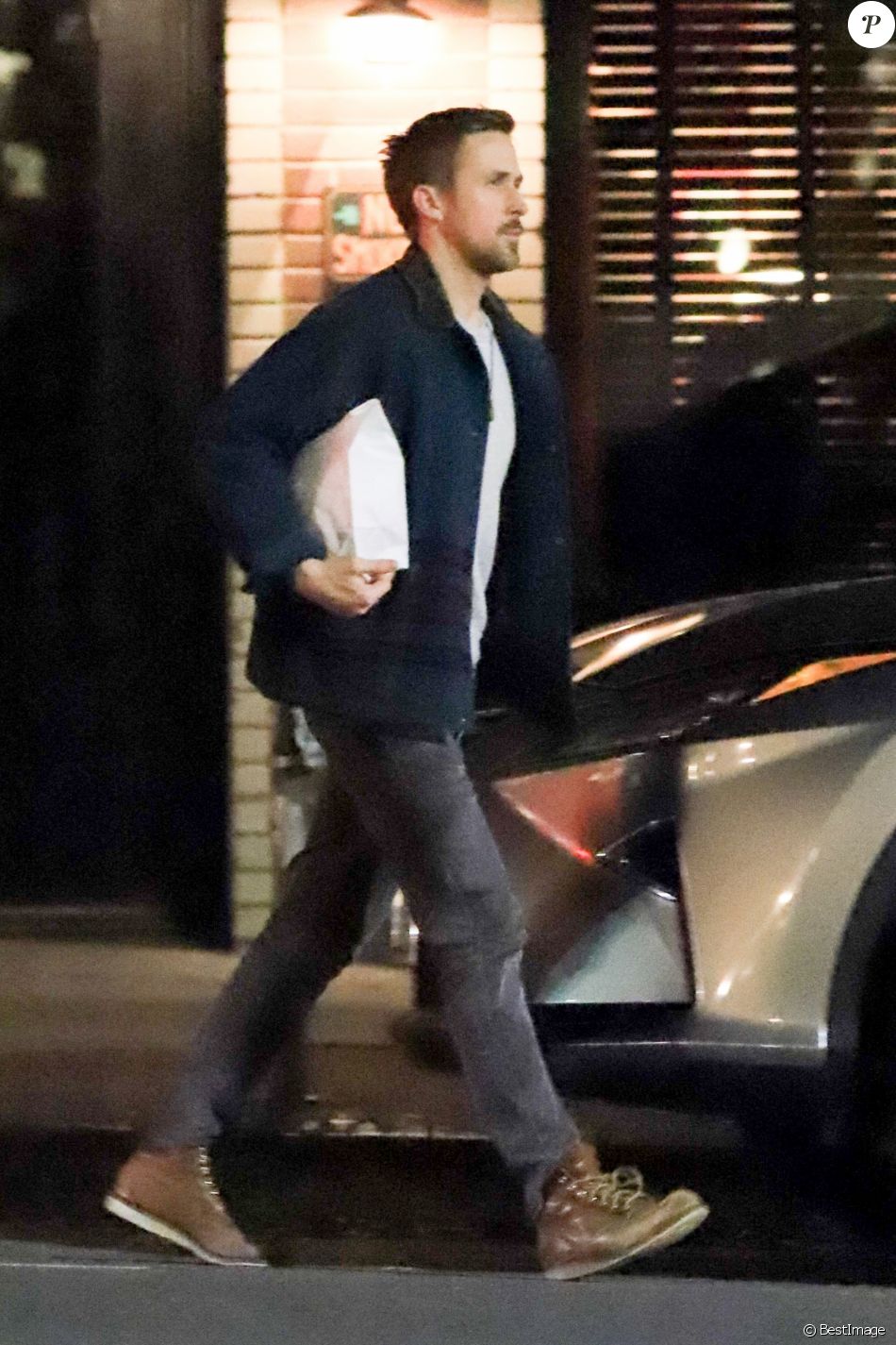 Exclusif - Ryan Gosling quitte un restaurant à Los Feliz ...