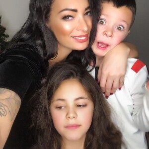 Emilie Nef Naf avec ses enfants Maëlla et Menzo, le 31 décembre 2019