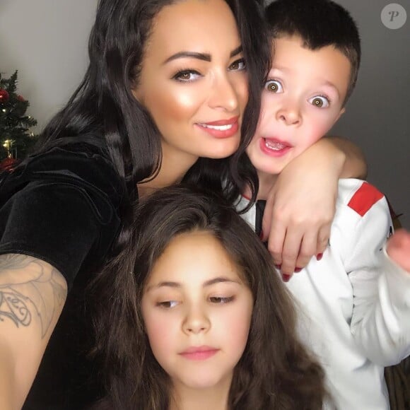 Emilie Nef Naf avec ses enfants Maëlla et Menzo, le 31 décembre 2019