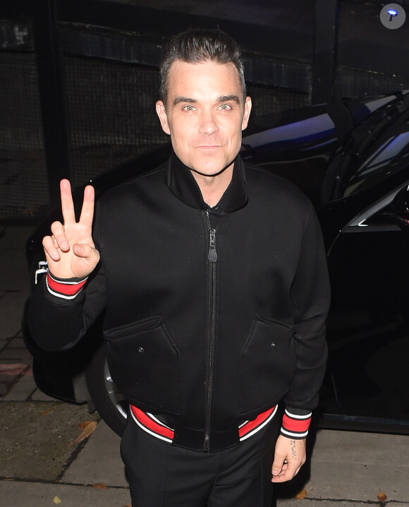 Naissance - Robbie Williams est papa pour la quatrième fois - Exclusif - Robbie Williams et sa femme Ayda Field sortent des studios ITV à Londres, le 11 novembre 2016.
