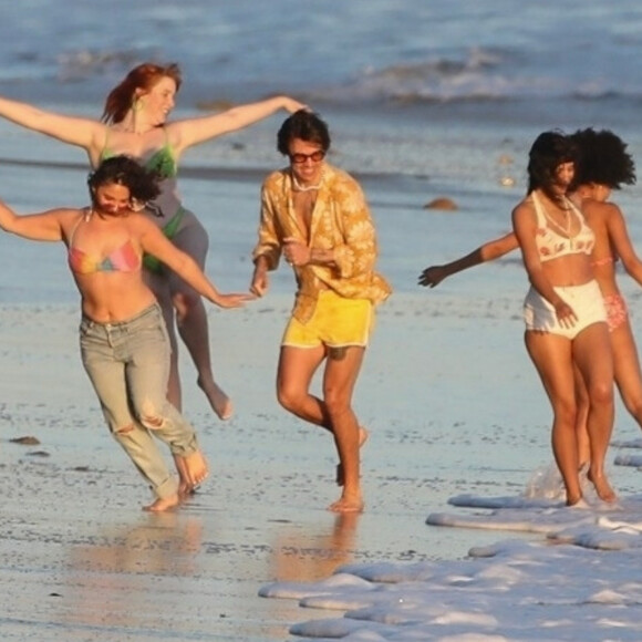 Exclusif - Harry Styles lors du tournage d'un clip sur la plage à Malibu le 29 janvier 2020.
