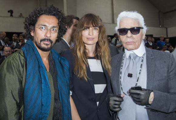 Haider Ackermann, Caroline de Maigret et Karl Lagerfeld au défilé Christian Dior homme printemps-été 2015 au Tennis Club de Paris, le 28 juin 2014.