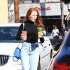 Exclusif - Madelaine Petsch est allé acheter des boissons à emporter avec des amis chez Alfred Coffee à Los Angeles, le 18 février 2020