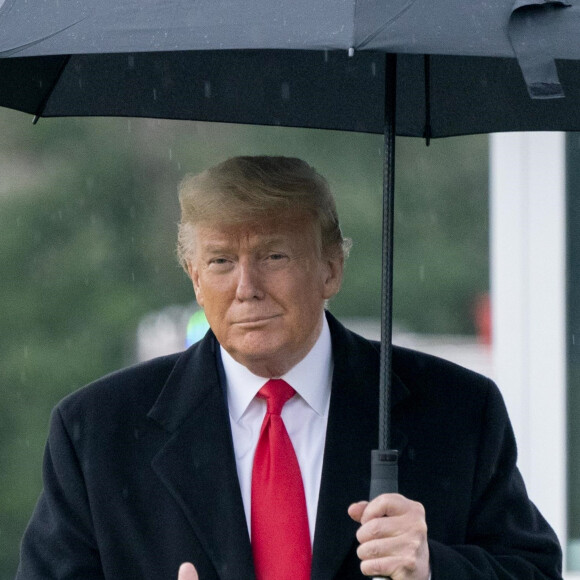 Le Président des Etats-Unis Donald Trump quitte la Maison Blanche pour se rendre à un rassemblement politique à Manchester dans le New Hampshire, le 10 février 2020.