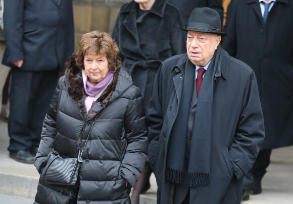 Michèle Cotta et Hervé Bourges - Sorties de la cérémonie religieuse à la mémoire de Jacques Chancel, en l'église Saint-Germain-des-Prés, à Paris, le 6 janvier 2015.