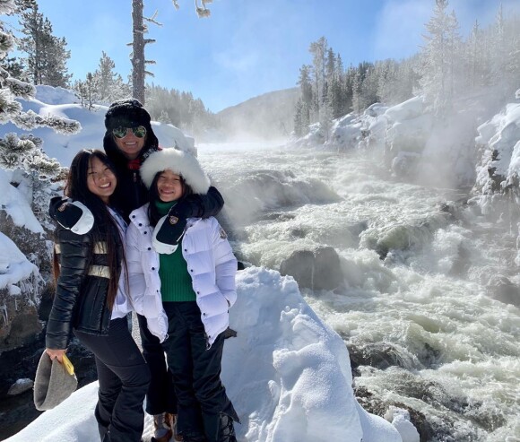 Laeticia Hallyday a passé des vacances dans le Montana avec ses filles Jade et Joy et a publié plusieurs photos de leur escapade sur Instagram le 23 février 2020.