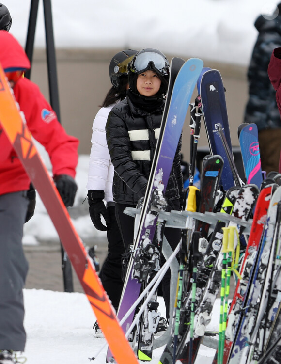 Exclusif - Joy Hallyday, Jade Hallyday - Laeticia Hallyday et son compagnon Pascal Balland lors d'une journée au ski à la station "Big Sky" dans le Montana avec leurs filles respectives, le 16 février 2020.