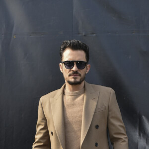 Orlando Bloom et son chien Mighty assistent au défilé de mode "BOSS" collection Automne-Hiver 2020-2021 lors de la fashion week à Milan, le 23 février 2020.