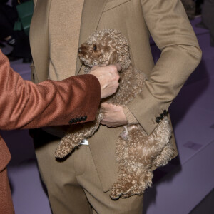 Orlando Bloom et son chien Mighty assistent au défilé de mode "BOSS" collection Automne-Hiver 2020-2021 lors de la fashion week à Milan, le 23 février 2020.