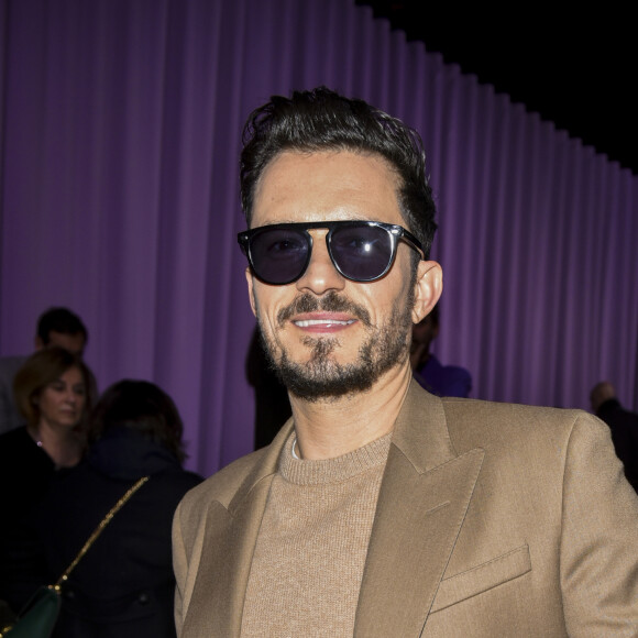 Orlando Bloom et son chien Mighty assistent au défilé de mode "BOSS" collection Automne-Hiver 2020-2021 lors de la fashion week à Milan, le 23 février 2020.