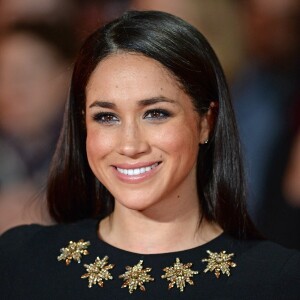 De passage à Londres pour la premiere de 'The Hunger Games: Catching Fire' en 2013, Meghan Markle avait souligné ses yeux bruns avec un fard gris irisé. Comme à son habitude, elle avait compensé son regard soutenu avec un teint naturel.