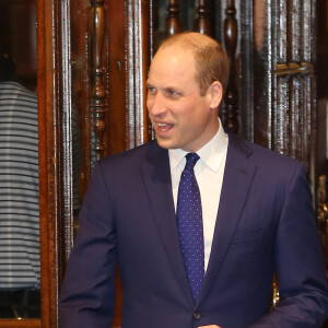 Le prince William, duc de Cambridge, et Kate Middleton, duchesse de Cambridge, quittent le théâtre Noël Coward après la représentation de la comédie musicale "Dear Evan Hansen" à Londres, le 25 février 2020.