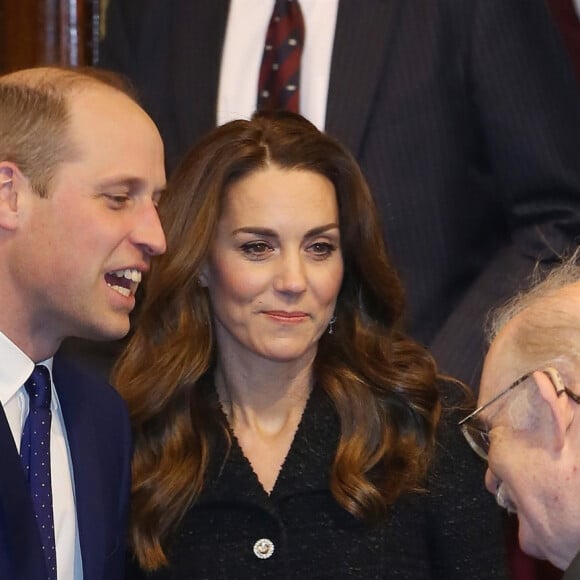 Le prince William, duc de Cambridge, et Kate Middleton, duchesse de Cambridge, quittent le théâtre Noël Coward après la représentation de la comédie musicale "Dear Evan Hansen" à Londres, le 25 février 2020.