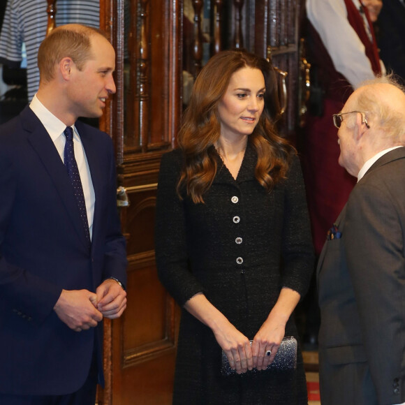 Le prince William, duc de Cambridge, et Kate Middleton, duchesse de Cambridge, quittent le théâtre Noël Coward après la représentation de la comédie musicale "Dear Evan Hansen" à Londres, le 25 février 2020.