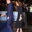 Kate Middleton, duchesse de Cambridge, et le prince William, duc de Cambridge, arrivent au théâtre Noel Coward pour assister à la représentation de Dear Evan Hansen à Londres le 25 février 2020.