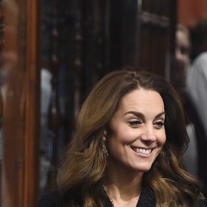 Le prince William, duc de Cambridge, et Kate Middleton, duchesse de Cambridge, quittent le théâtre Noël Coward après la représentation de la comédie musicale "Dear Evan Hansen" à Londres, le 25 février 2020.