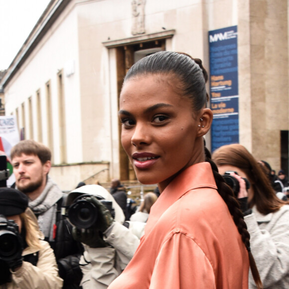 Tina Kunakey quitte le Palais de Tokyo à l'issue du défilé de mode Mugler, collection prêt-à-porter automne-hiver 2020/2021. Paris, le 26 février 2020. © Federico Pestellini / Panoramic / Bestimage