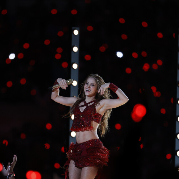 Shakira et Jennifer Lopez sur scène pour le show lors de la mi-temps du 54e Super Bowl au Hard Rock Stadium à Miami le 2 février 2020.