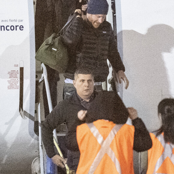 Premières photos du prince Harry à son arrivée à l'aéroport de Victoria à Sidney au Canada pour rejoindre sa femme M. Markle, la duchesse de Sussex, le 20 janvier 2020