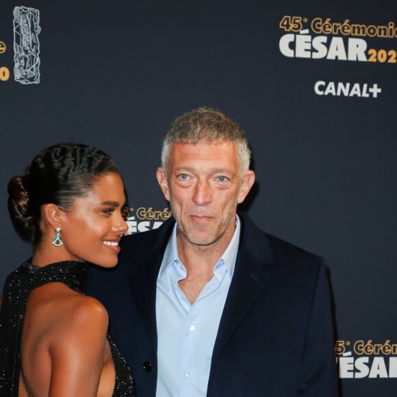 Vincent Cassel et sa femme Tina Kunakey lors du photocall lors de la 45e cérémonie des César à la salle Pleyel à Paris le 28 février 2020 © Dominique Jacovides / Olivier Borde / Bestimage