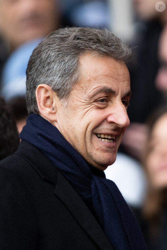 Nicolas Sarkozy dans les tribunes lors du match de Ligue 1 "PSG - Dijon (4-0)" au Parc des Princes, le 29 février 2020. © Cyril Moreau/Bestimage