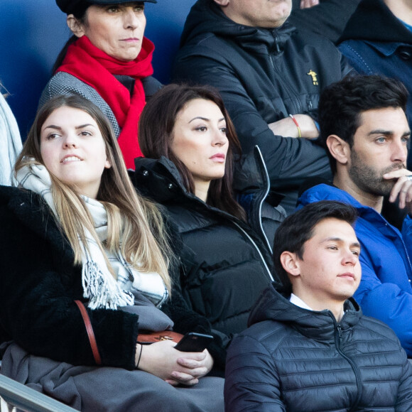 Rachel Legrain-Trapani, enceinte, (Miss France 2007) et son compagnon Valentin Leonard dans les tribunes lors du match de Ligue 1 "PSG - Dijon (4-0)" au Parc des Princes, le 29 février 2020. © Cyril Moreau/Bestimage