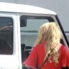 Exclusif -Britney Spears se rend une séance d'UV vêtue d'un mini short blanc et d'un crop top rouge à Los Angeles, le 12 février 2020.