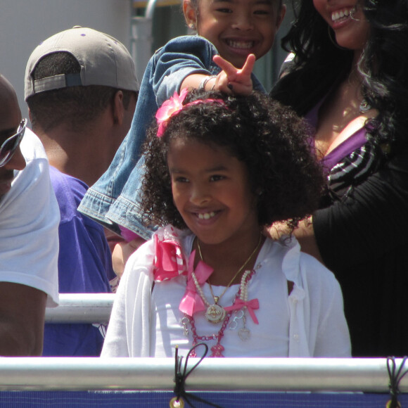 Exclusif - Kobe Bryant, sa femme Vanessa et leurs filles Natalia et Gigi assistent à la parade des Lakers à Los Angeles, le 21 juin 2010 - Archives - Décès de Kobe Bryant à l'âge de 41 ans et de l'une de ses filles, Giana Maria-Onore, 13 ans, le 26 janvier 2020 dans un accident d'hélicoptère à Calabasas en Californie.