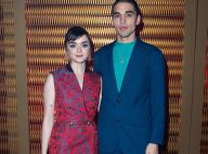 Maisie Williams (Game of Thrones) : Défilé en mode en amoureux à Paris