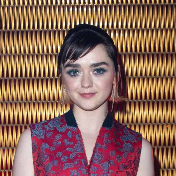 Maisie Williams assiste au défilé Givenchy, collection prêt-à-porter automne-hiver 2020-2021 à l'Hippodrome de Longchamp. Paris, le 1er mars 2020.