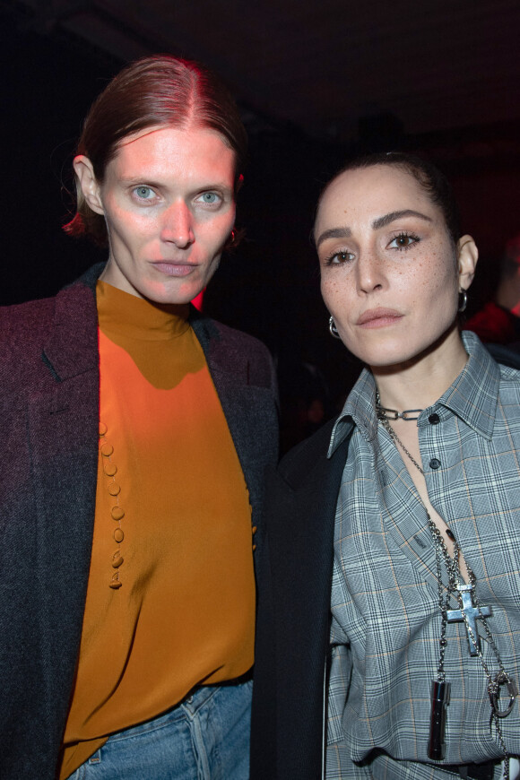 Malgosia Bela et Noomi Rapace assistent au défilé Givenchy, collection prêt-à-porter automne-hiver 2020-2021 à l'Hippodrome de Longchamp. Paris, le 1er mars 2020.