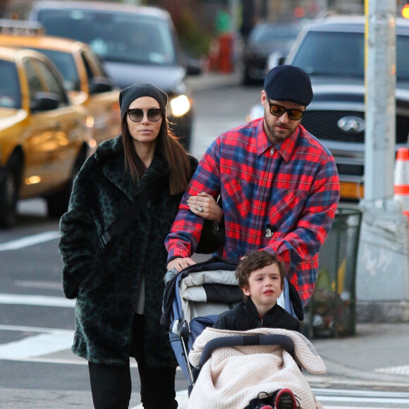 Justin Timberlake et sa femme Jessica Biel sont allés déjeuner avec leur fils Silas au restaurant Bubby dans le quartier de Downtown Manhattan à New York, le 23 février 2020