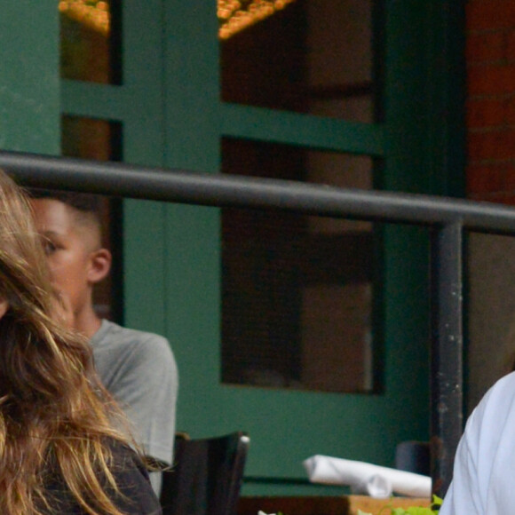 Exclusif - Jessica Biel et son mari Justin Timberlake sont allés diner avec des amis au restaurant Yves dans le quartier de Tribeca à Los Angeles, le 25 août 2019