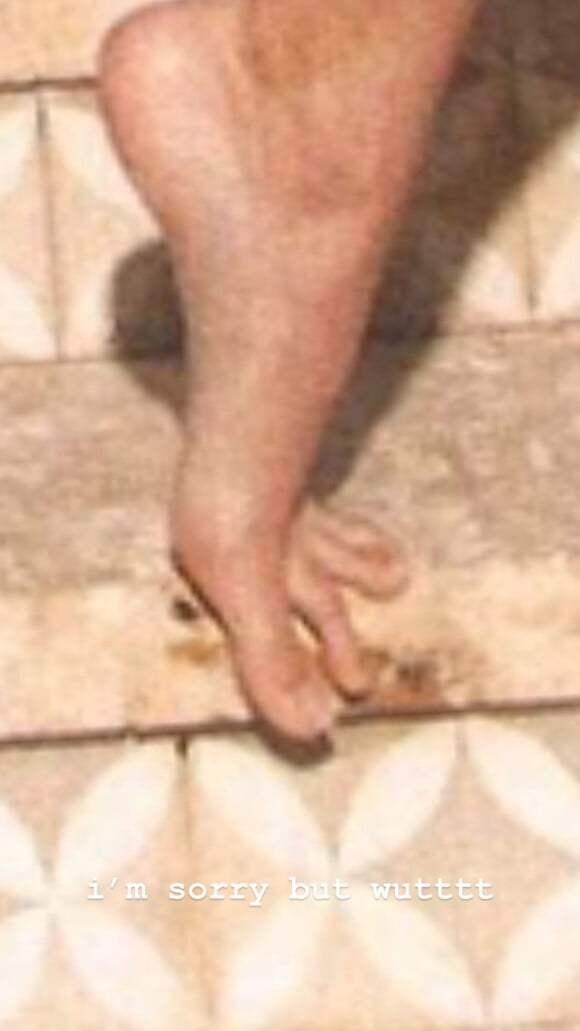 Après avoir été affichée par sa soeur, Kylie Jenner dévoile à son tour une photo peu flatteuse des pieds de Kendall Jenner, le 4 mars 2020.