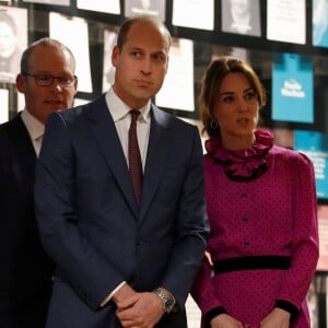 Le prince William, duc de Cambridge, et Kate Middleton, duchesse de Cambridge, reçus par le vice-Premier ministre de l'Irlande Simon Coveney lors de leur visite officielle à Dublin. Le 4 mars 2020.