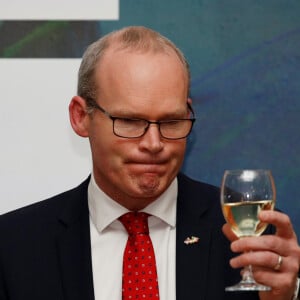 Le prince William, duc de Cambridge, et Kate Middleton, duchesse de Cambridge, reçus par le vice-Premier ministre de l'Irlande Simon Coveney lors de leur visite officielle à Dublin. Le 4 mars 2020.