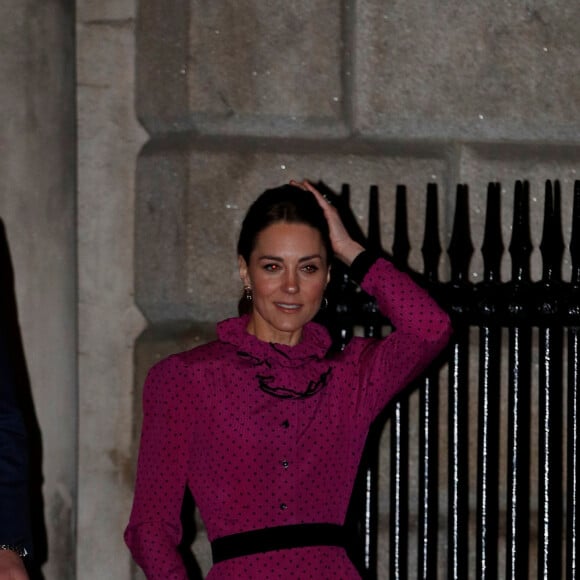 Le prince William, duc de Cambridge, et Kate Middleton, duchesse de Cambridge, reçus par le vice-Premier ministre de l'Irlande Simon Coveney lors de leur visite officielle à Dublin. Le 4 mars 2020.