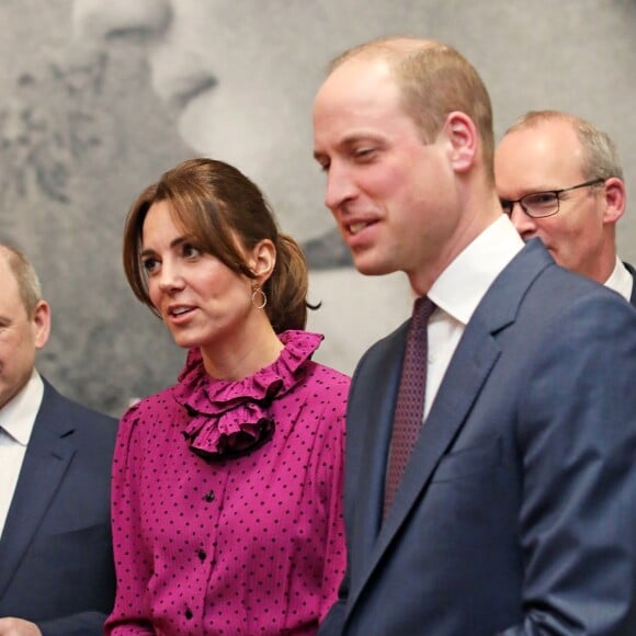 Le prince William, duc de Cambridge, et Kate Middleton, duchesse de Cambridge, reçus par le vice-Premier ministre de l'Irlande Simon Coveney lors de leur visite officielle à Dublin, le 4 mars 2020.