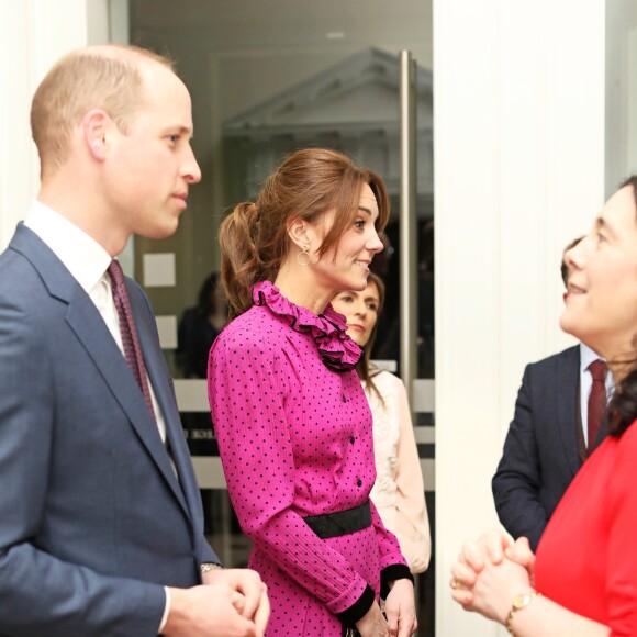 Le prince William, duc de Cambridge, et Kate Middleton, duchesse de Cambridge, reçus par le vice-Premier ministre de l'Irlande Simon Coveney lors de leur visite officielle à Dublin, le 4 mars 2020.