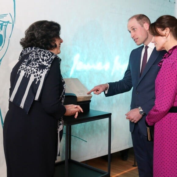 Le prince William, duc de Cambridge, et Kate Middleton, duchesse de Cambridge, reçus par le vice-Premier ministre de l'Irlande Simon Coveney lors de leur visite officielle à Dublin, le 4 mars 2020.