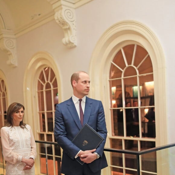 Le prince William, duc de Cambridge, et Kate Middleton, duchesse de Cambridge, reçus par le vice-Premier ministre de l'Irlande Simon Coveney lors de leur visite officielle à Dublin, le 4 mars 2020.