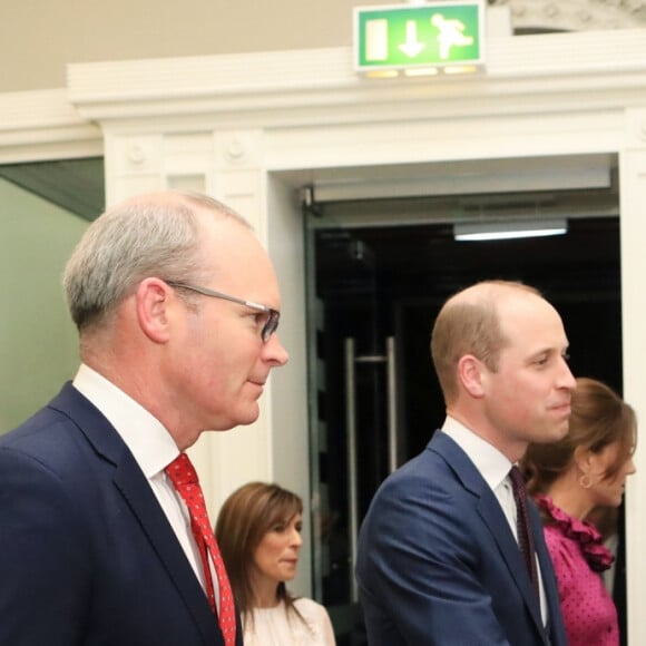 Le prince William, duc de Cambridge, et Kate Middleton, duchesse de Cambridge, reçus par le vice-Premier ministre de l'Irlande Simon Coveney lors de leur visite officielle à Dublin, le 4 mars 2020.