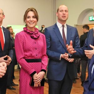 Le prince William, duc de Cambridge, et Kate Middleton, duchesse de Cambridge, reçus par le vice-Premier ministre de l'Irlande Simon Coveney lors de leur visite officielle à Dublin, le 4 mars 2020.