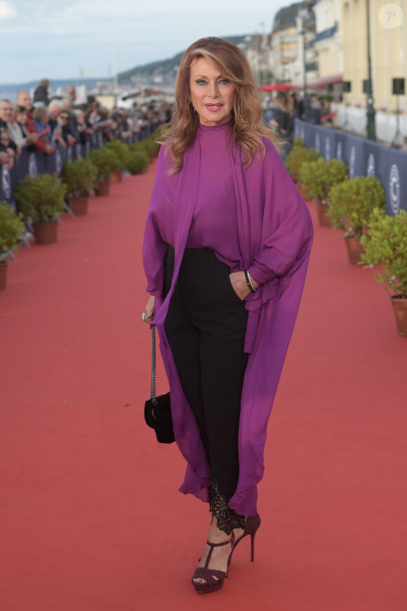 Julie Pietri - Tapis rouge - Soirée de gala lors du 33ème Festival du Film de Cabourg, le 14 juin 2019. © Giancarlo Gorassini/Bestimage
