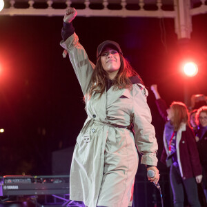 Amel Bent - Concert de cloture de la marche contre les violences sexistes et sexuelles (marche organisée par le collectif NousToutes), Place de la Nation à Paris le 23 Novembre 2019. © Cyril Moreau / Bestimage