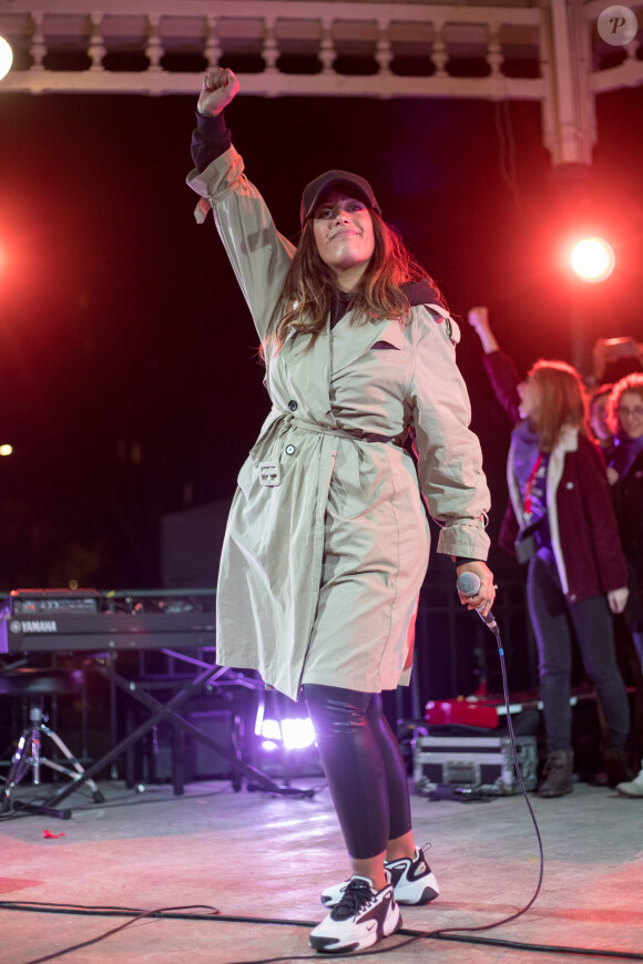 Amel Bent - Concert de cloture de la marche contre les violences sexistes et sexuelles (marche organisée par le collectif NousToutes), Place de la Nation à Paris le 23 Novembre 2019. © Cyril Moreau / Bestimage