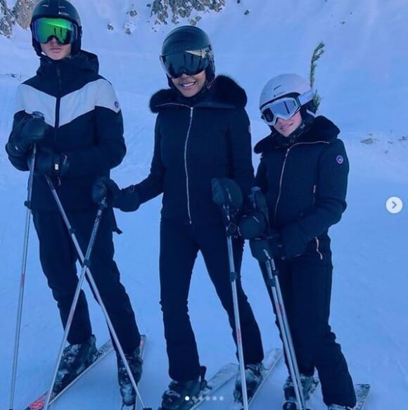Cathy Guetta et ses enfants Elvis et Angie en vacances à Couchevel. Février 2020.
