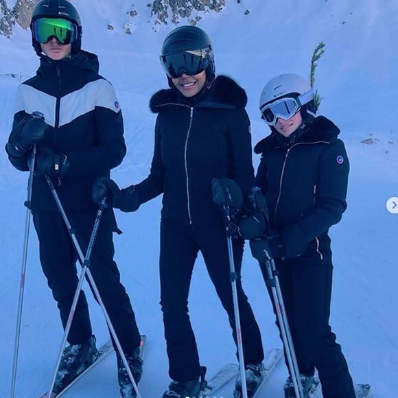 Cathy Guetta et ses enfants Elvis et Angie en vacances à Couchevel. Février 2020.